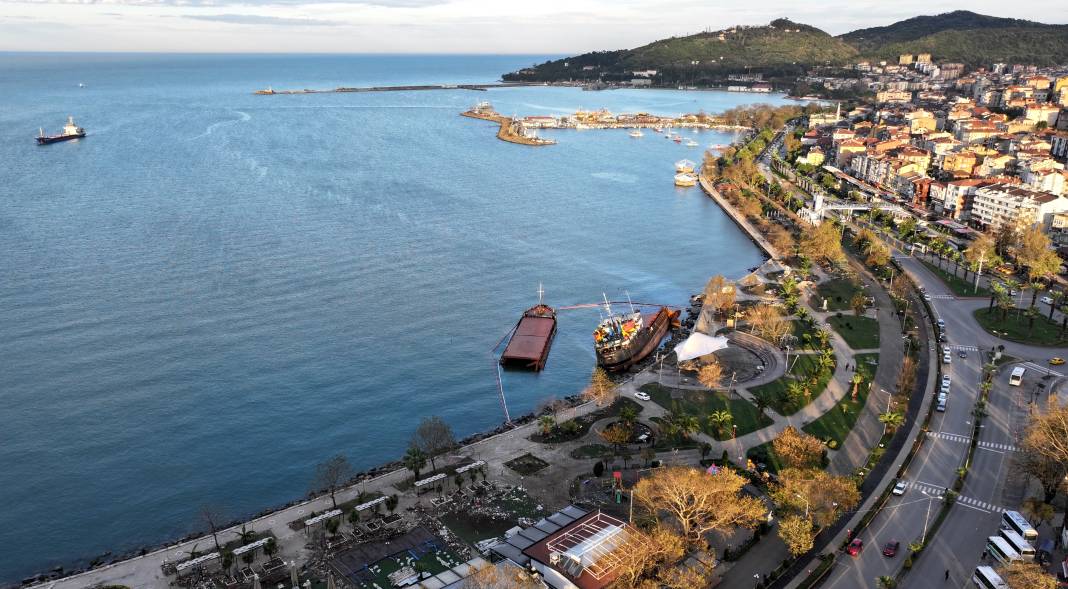 Zonguldak'ta batan geminin personelini arama çalışmaları sürüyor 1